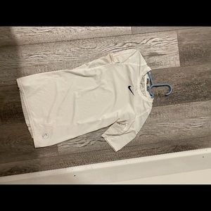 7 nike dry fit shirts. SIZES MEDIUM-LARGE